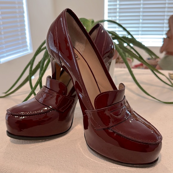 Gorgeous Pour La Victoire Patent Leather Burgundy Platform Heels❣️ - Picture 7 of 16